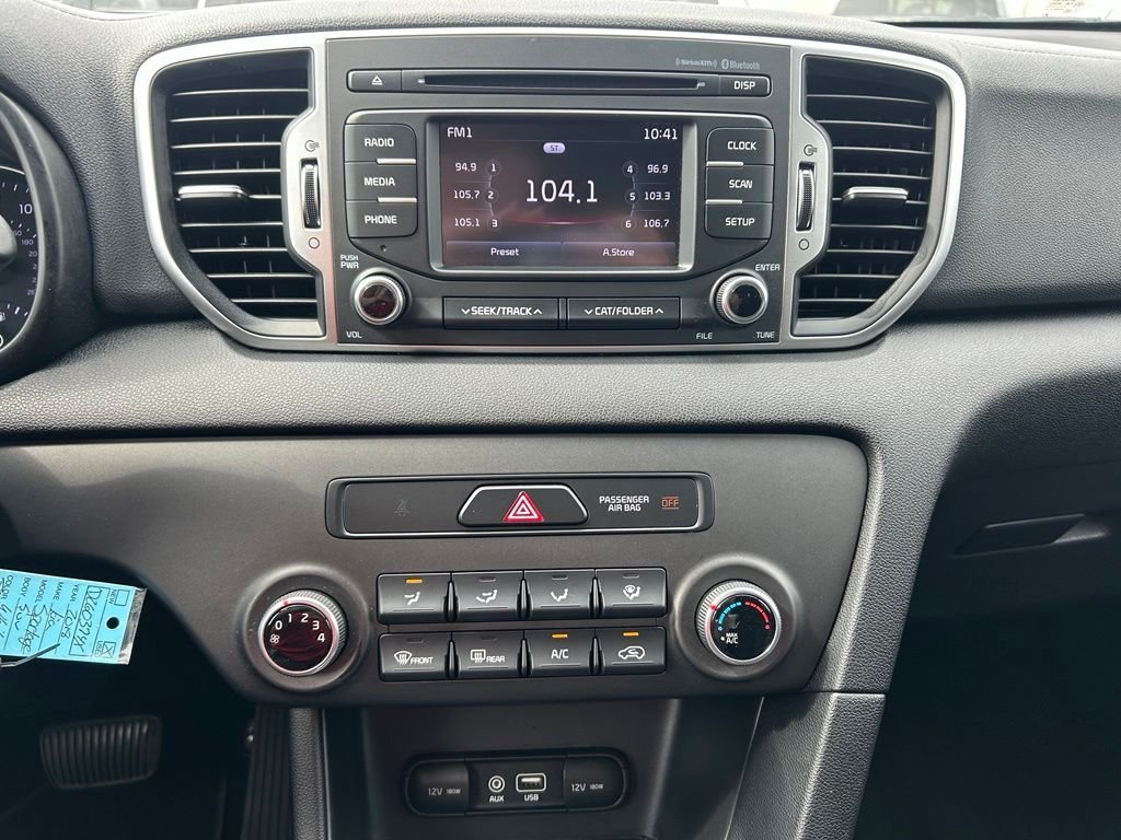 Used 2018 White Kia LX image 21