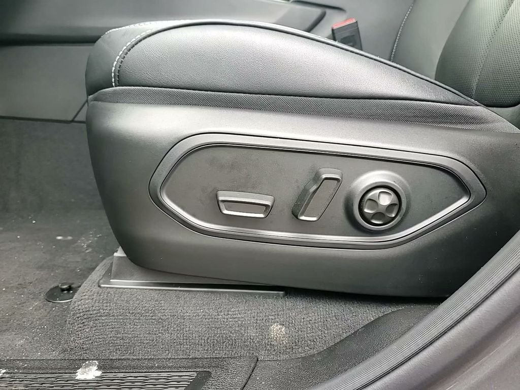 New 2026 Baltic Gray Metallic Clear-Coat Exterior Paint Jeep Limited image 14