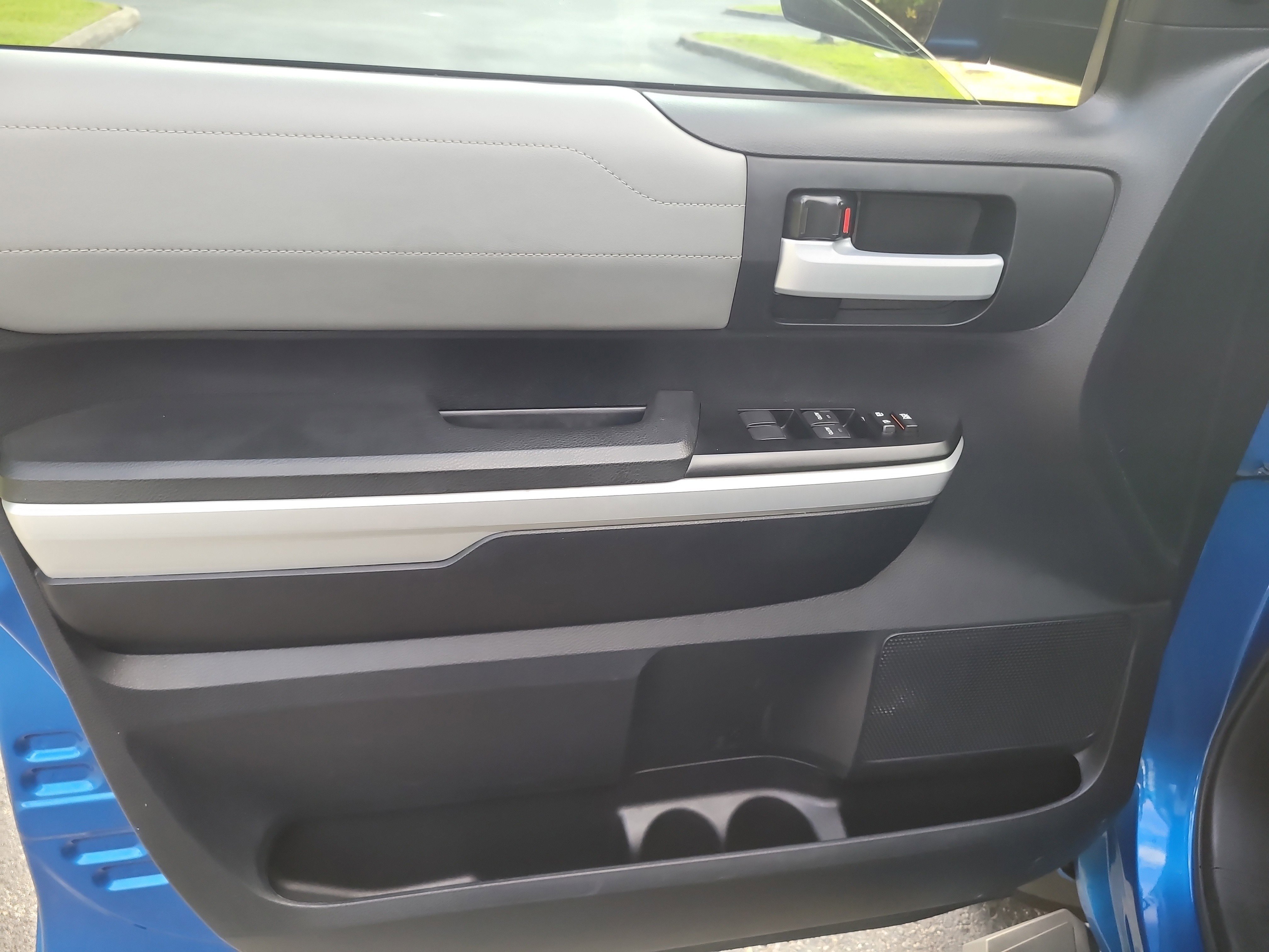Used 2016 Blazing Blue Toyota LTD image 18