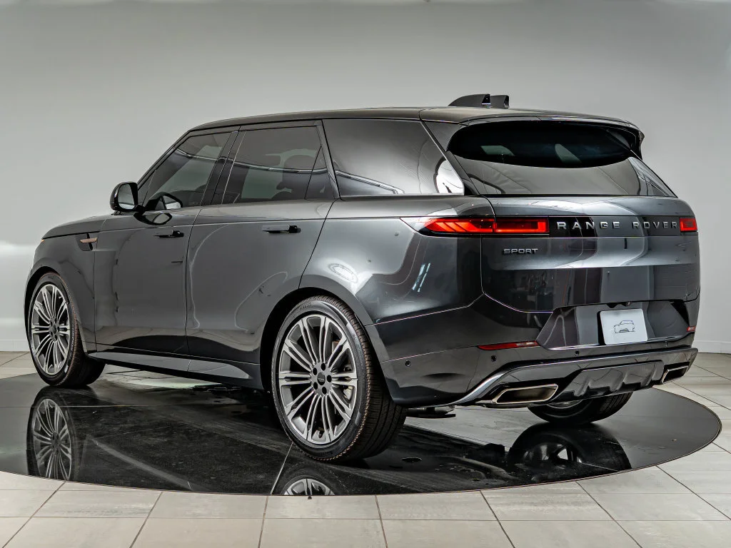 New 2026 Carpathian Gray Premium Metallic Land Rover Dynamic SE image 7