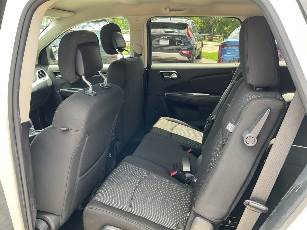 Used 2020 Vice White Dodge SE Value image 18