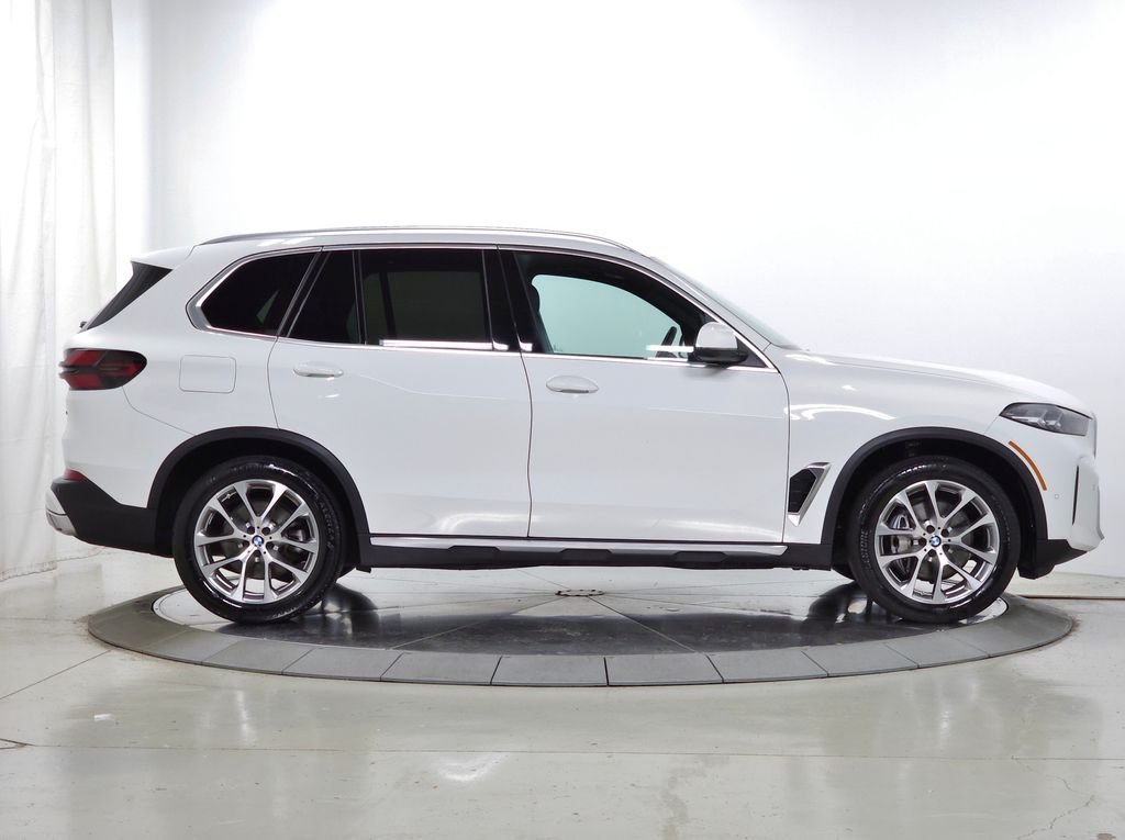 Used 2024 Alpine White BMW xDrive40i image 10