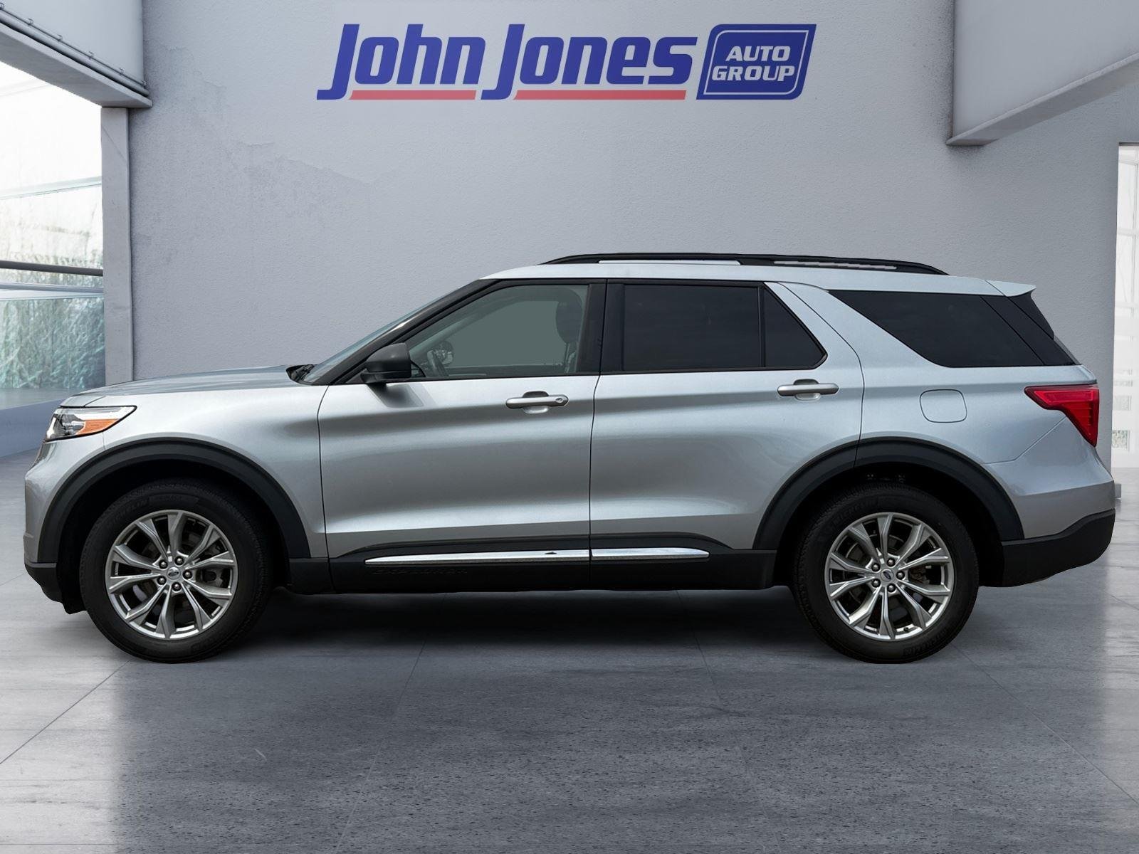 Used 2023 Iconic Silver Ford XLT image 2