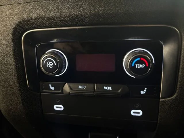 Used 2022 Black Chevrolet Premier image 31