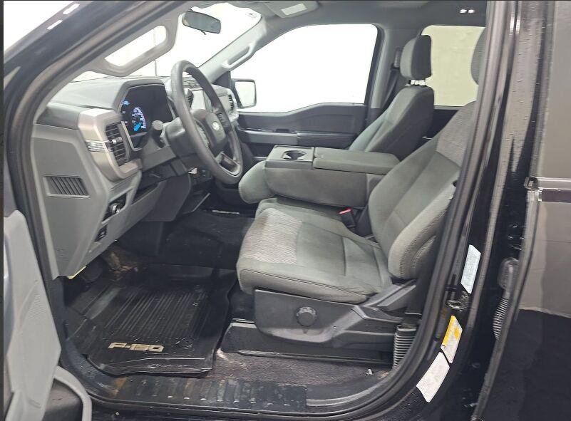Used 2023 Agate Black Metallic Ford XLT image 3