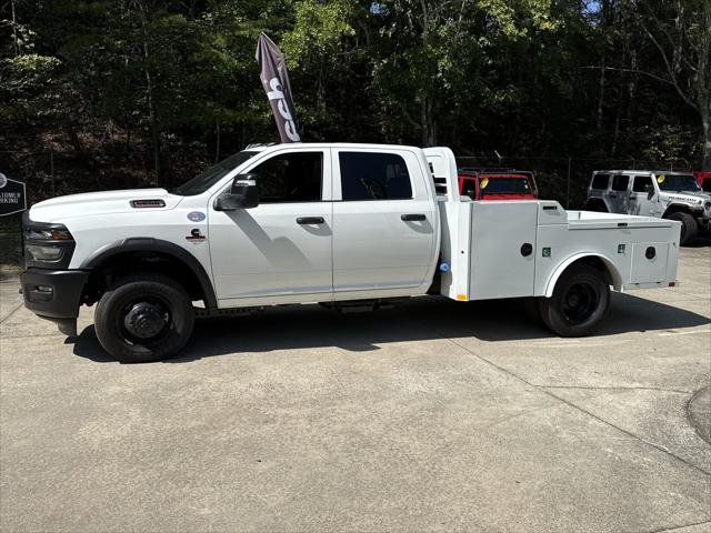 New 2026 Bright White Clear-Coat Exterior Paint RAM TRADESMAN Chassis Cab image 4