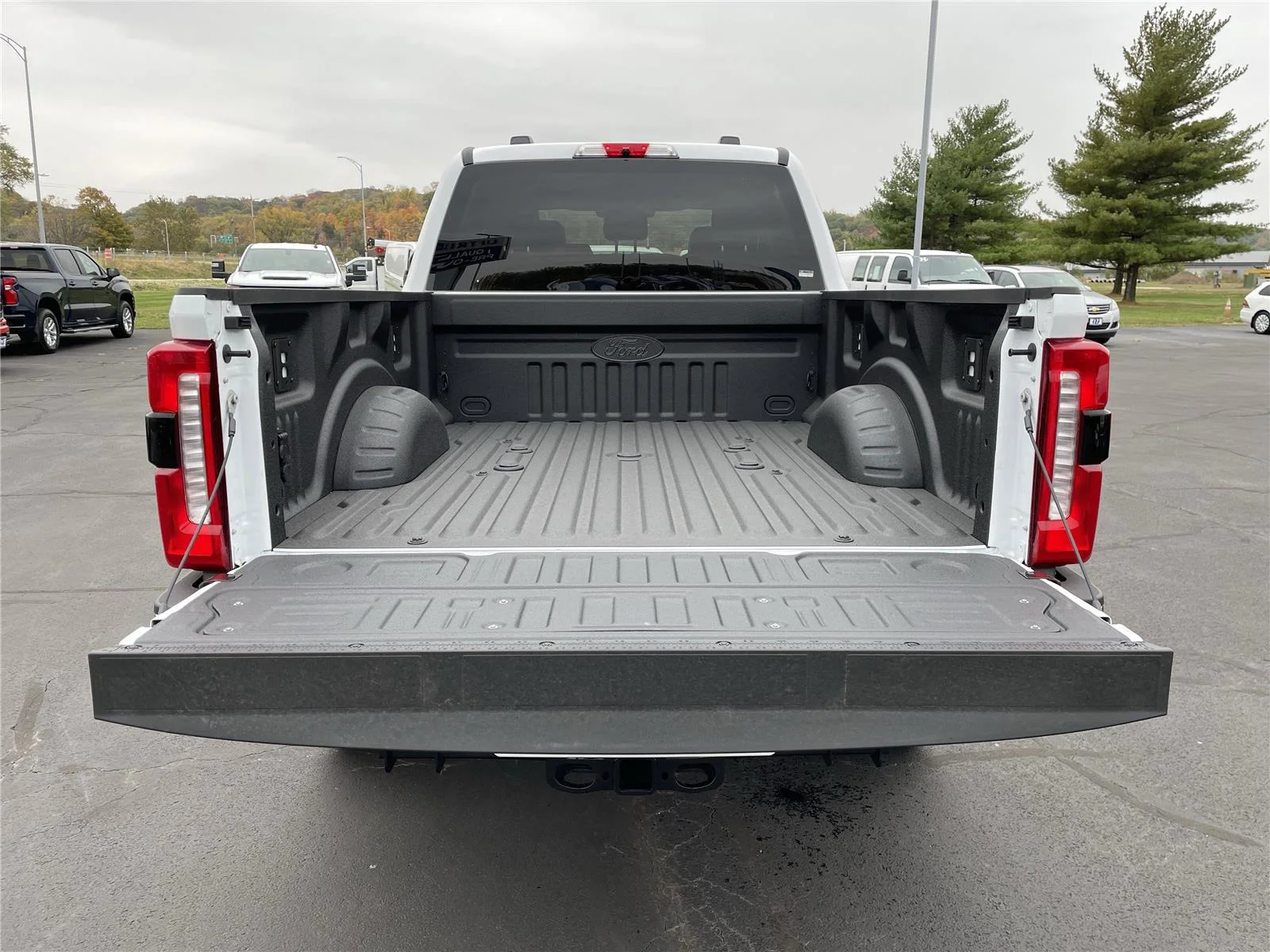 New 2026 Oxford White Ford LARIAT image 5