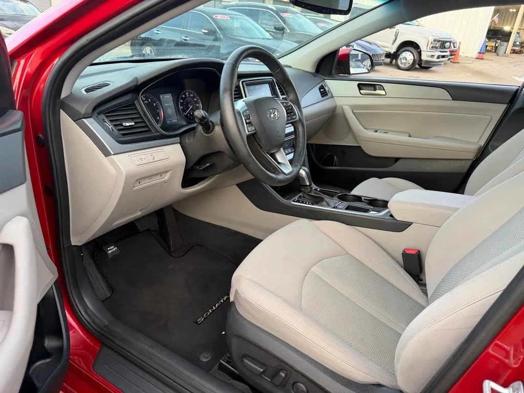 Used 2019 Red Hyundai SEL image 11