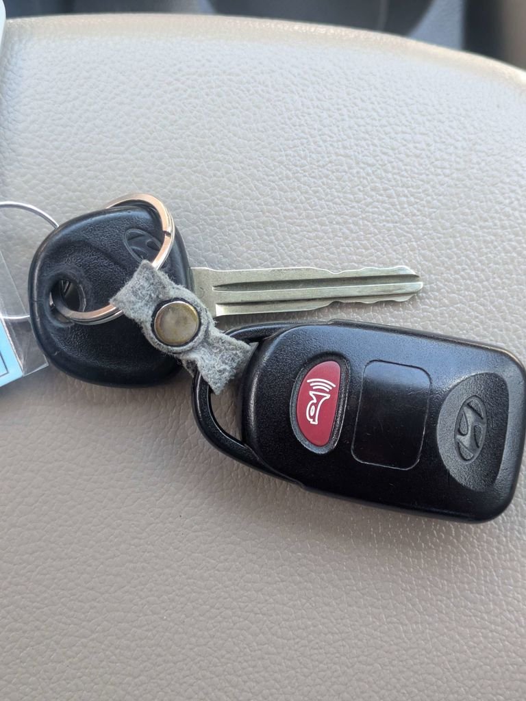 Used 2020 Red Hyundai SE image 30