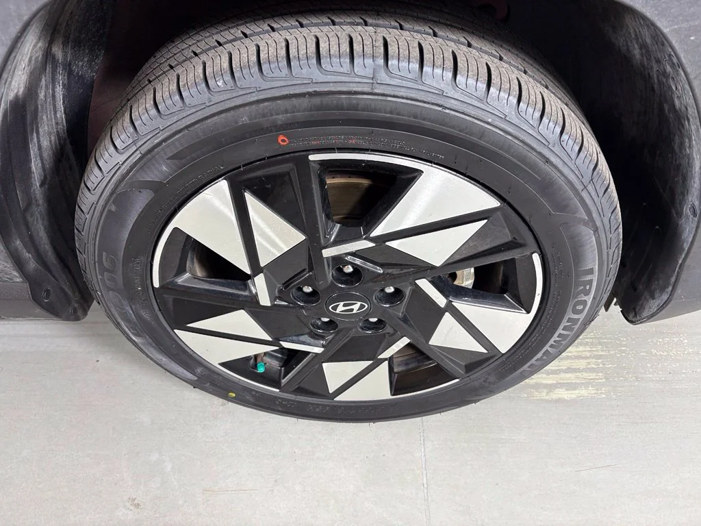 Used 2025 Red Hyundai SEL image 11