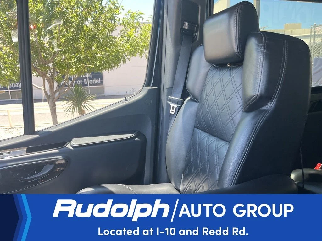 Used 2021  Mercedes-Benz Cargo 144 WB image 24