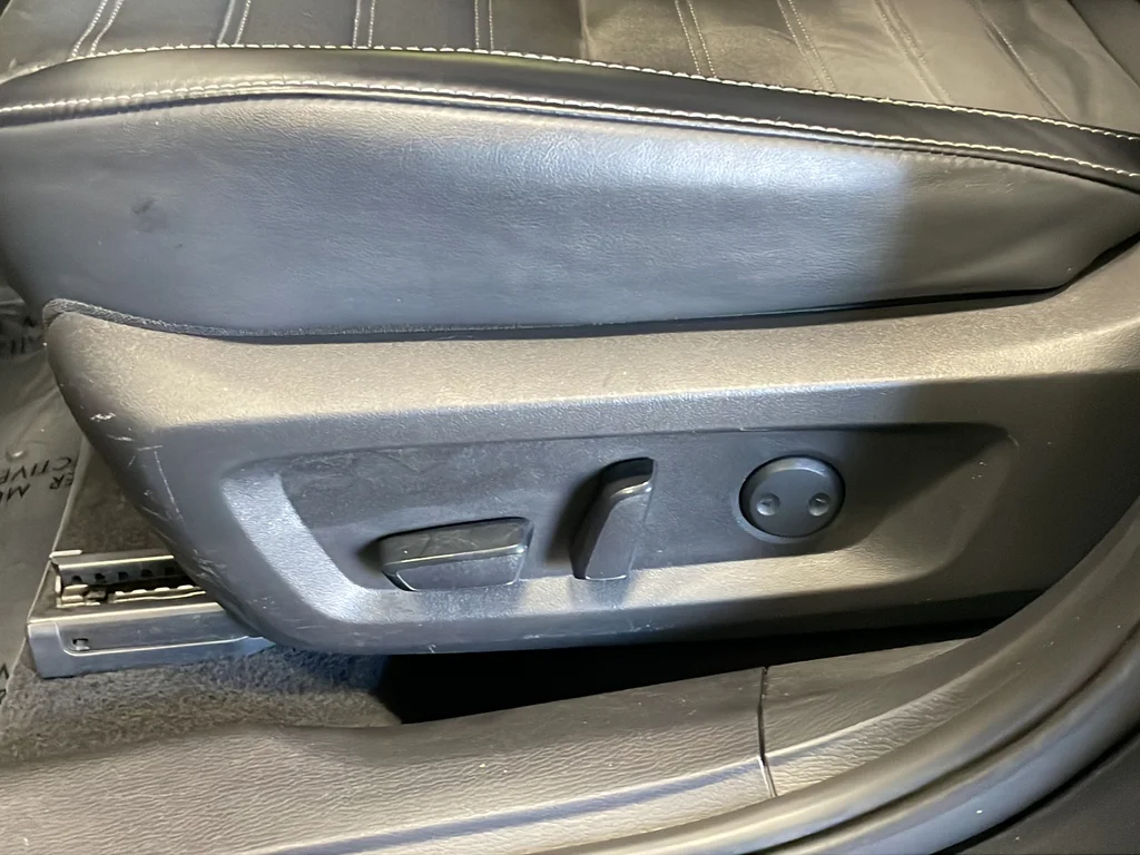 Used 2024 Gray Mitsubishi SE image 18
