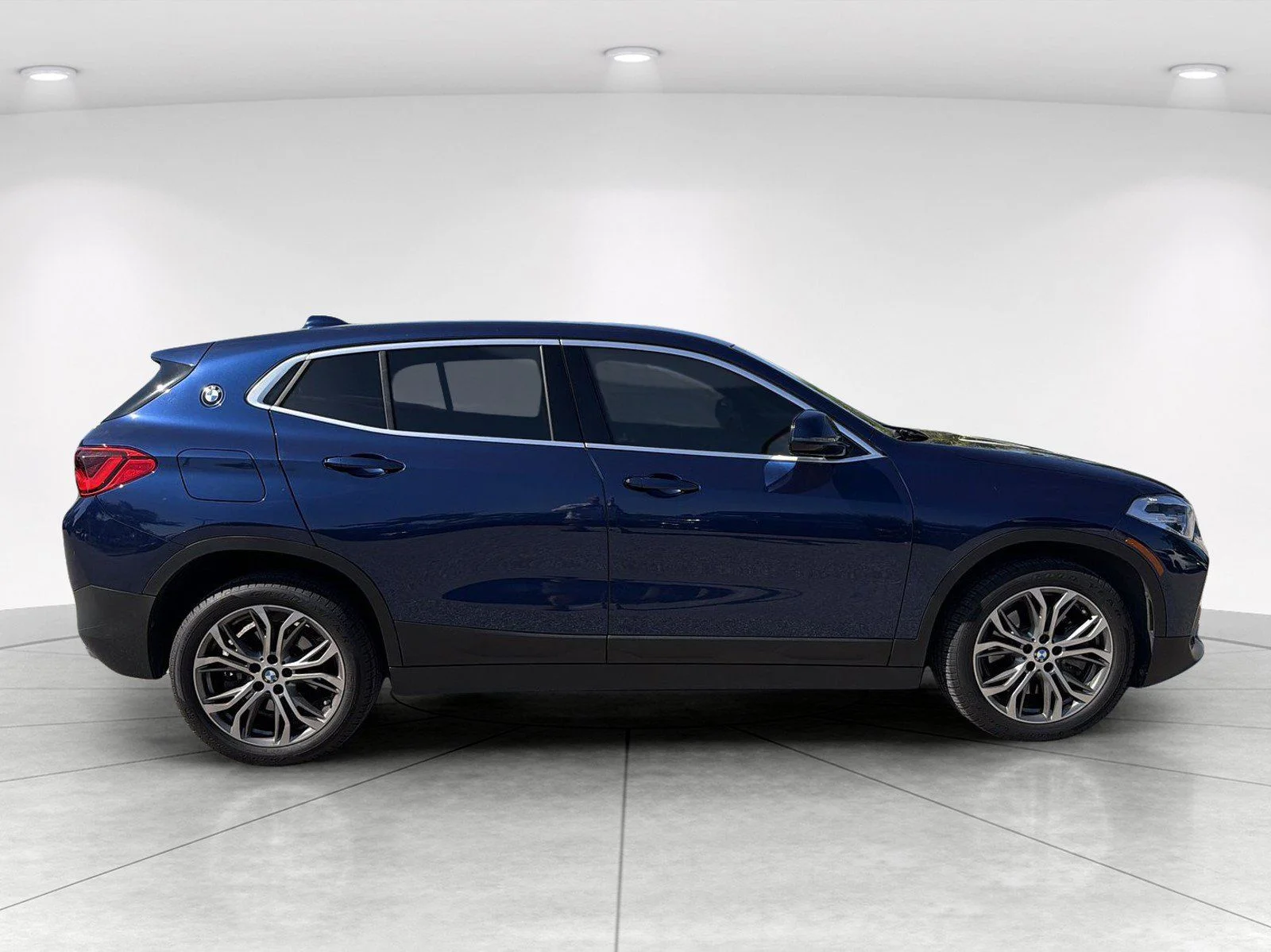 Used 2020 Mediterranean Blue Metallic BMW sDrive28i image 3