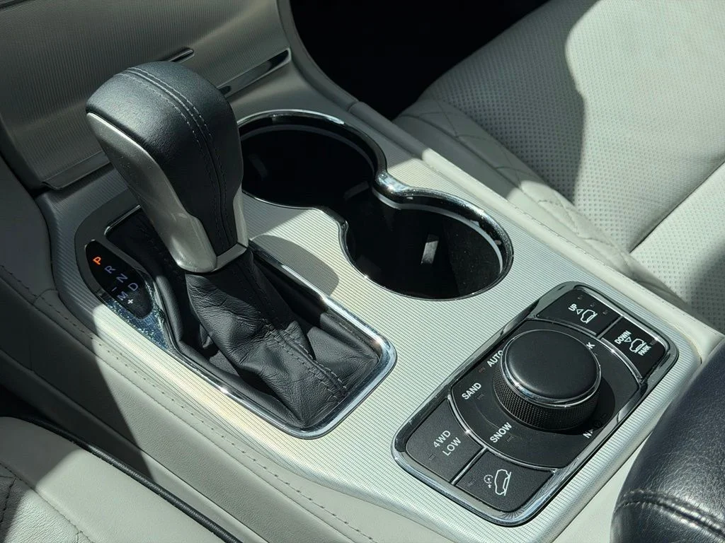 Used 2020 White Jeep Summit image 13