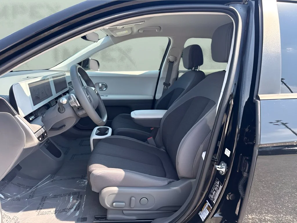 Used 2024 Black Hyundai SEL image 9