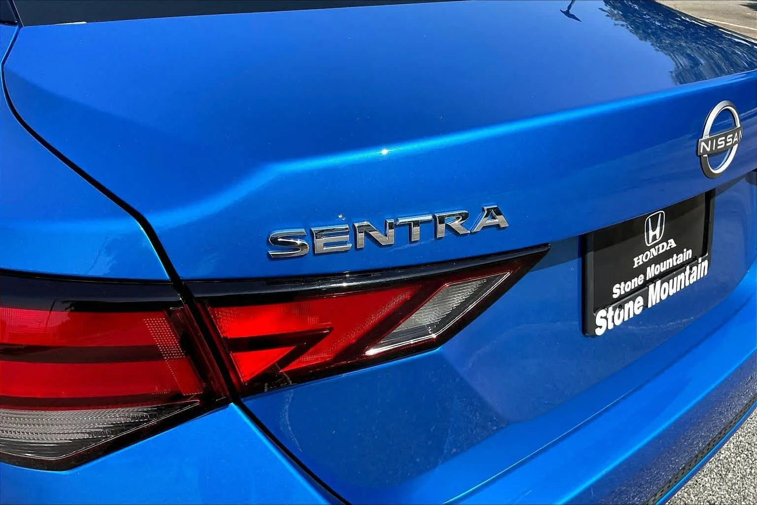 Used 2025 Electric Blue Metallic Nissan SV image 30