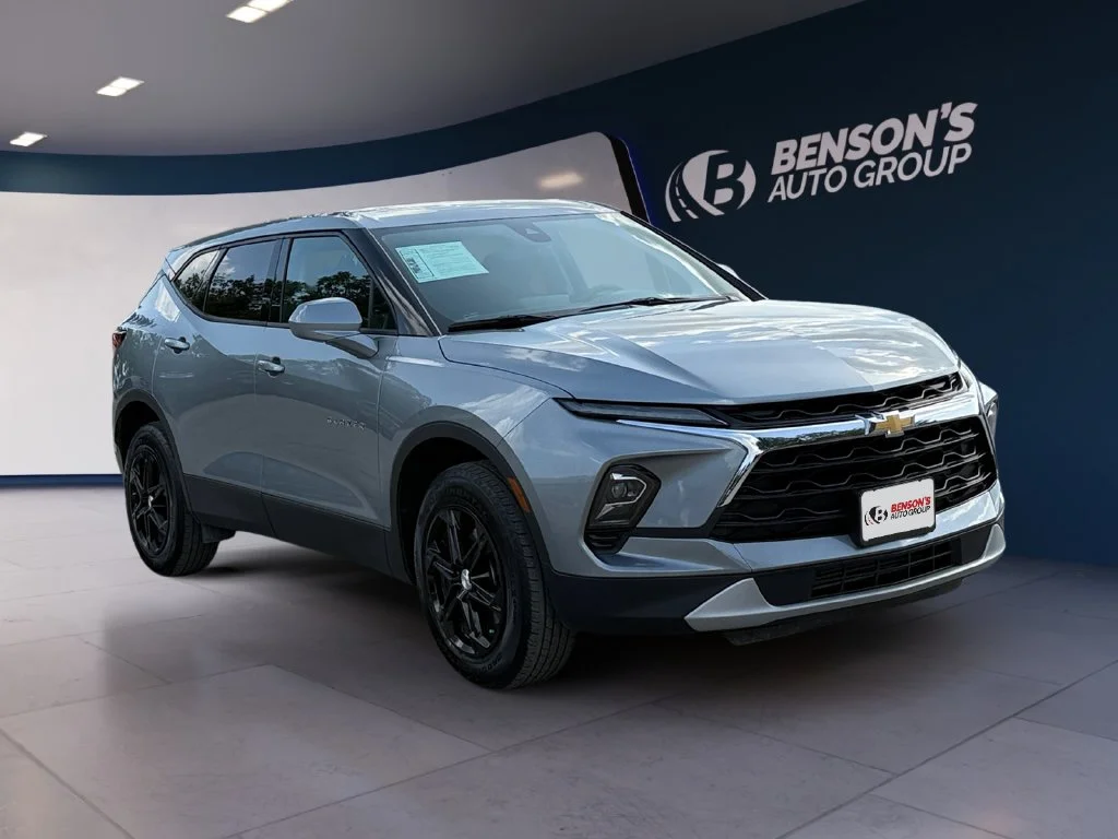 Used 2025 Gray Chevrolet LT image 7