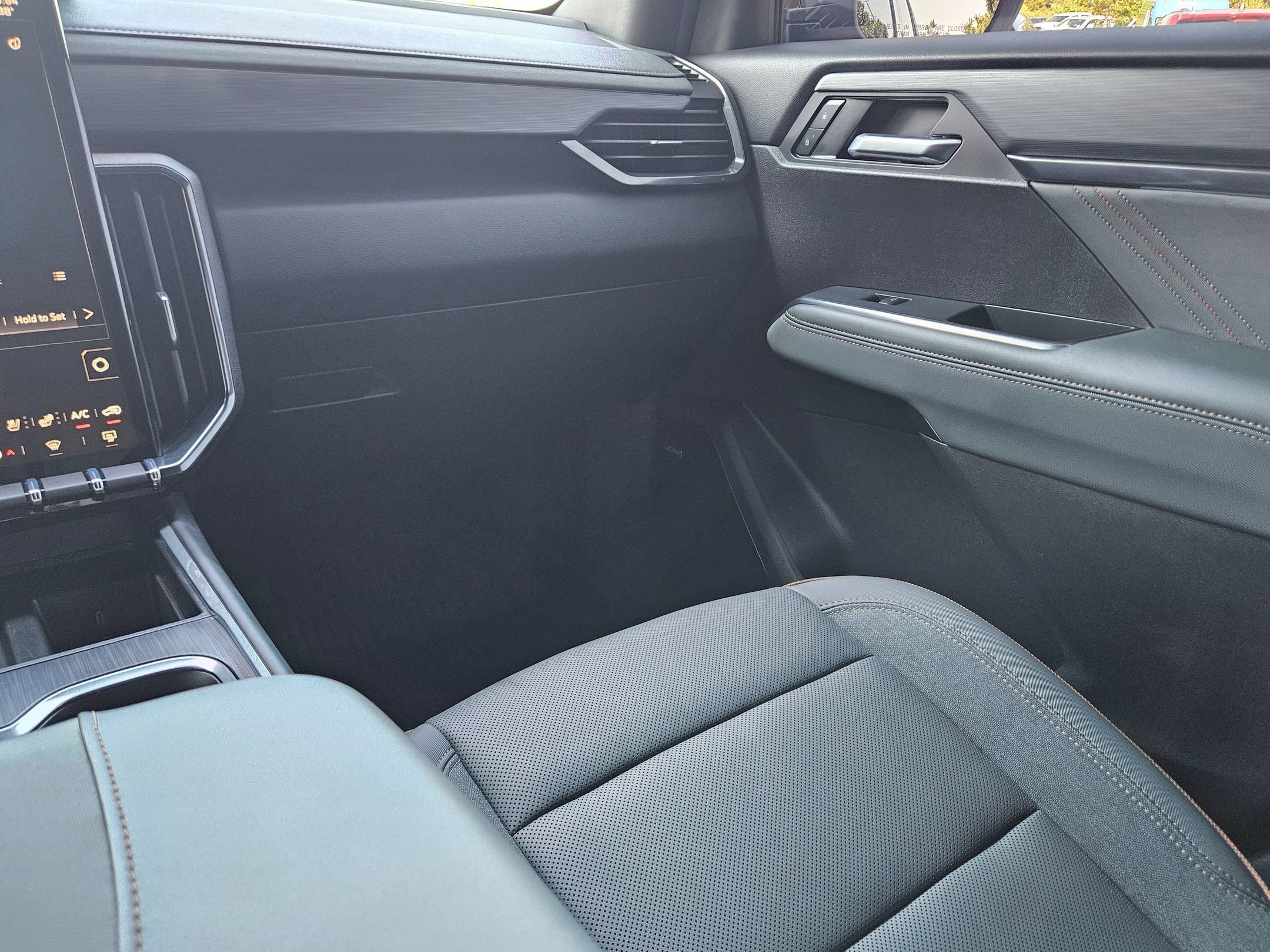 2024 GMC Acadia AT4 - Photo 11
