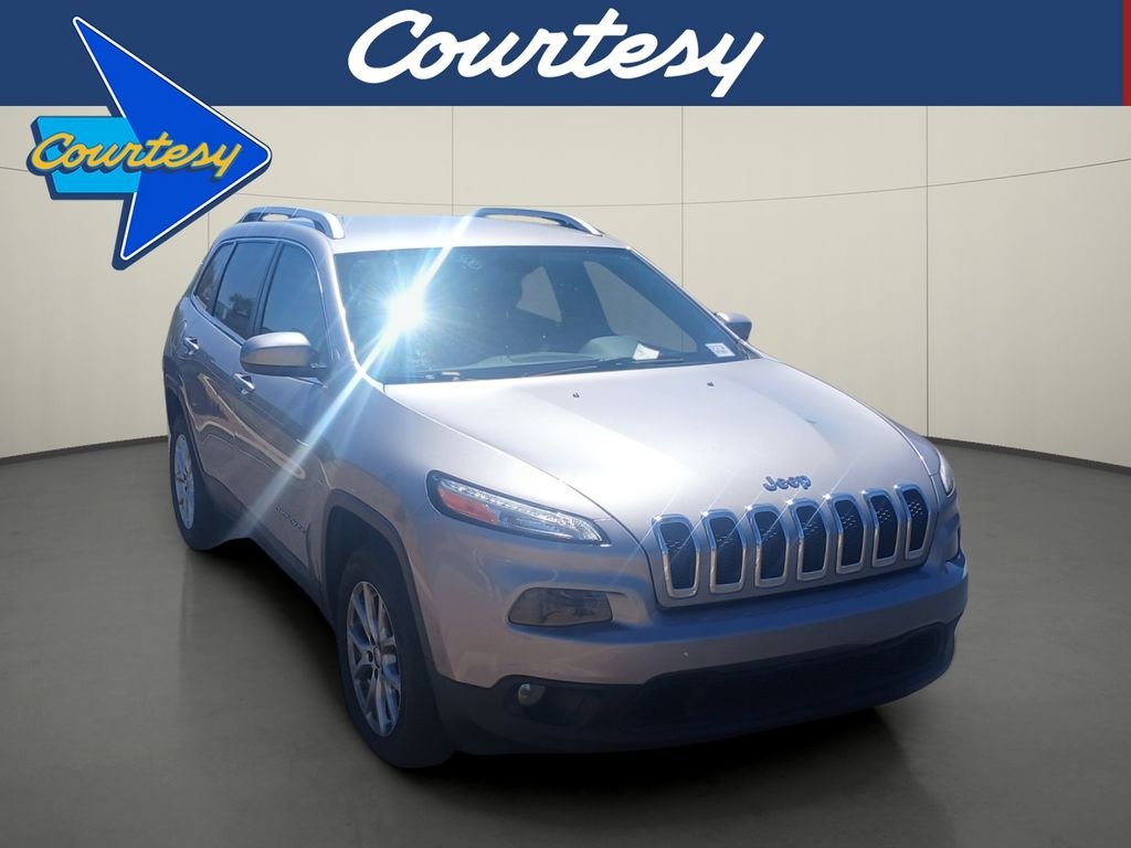 Used 2018 Silver Jeep Latitude Plus image 1