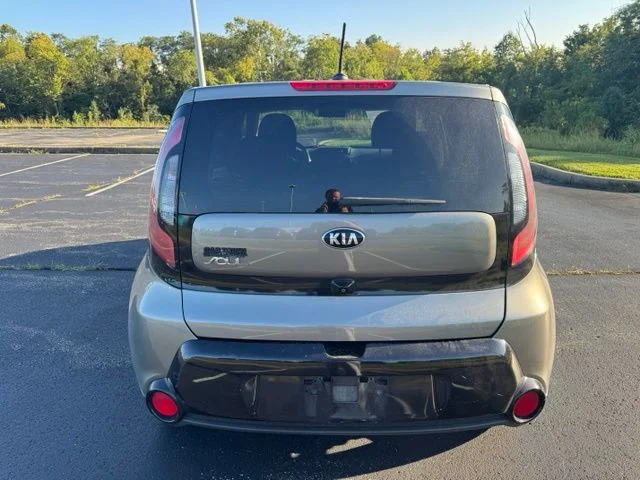 Used 2016 Gray Kia Plus image 4