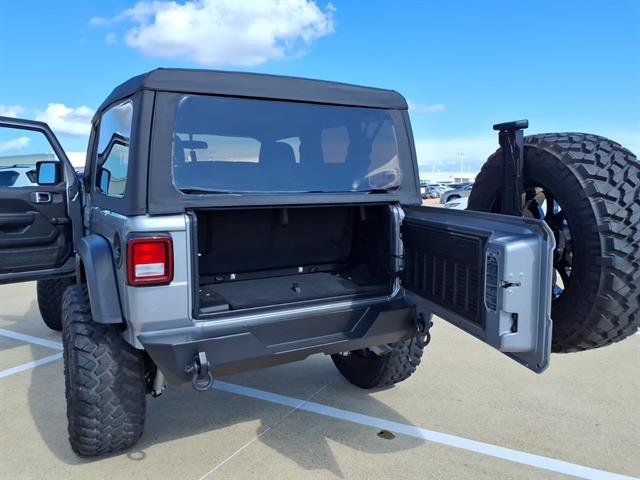 Used 2018 GRAY Jeep Sport image 19