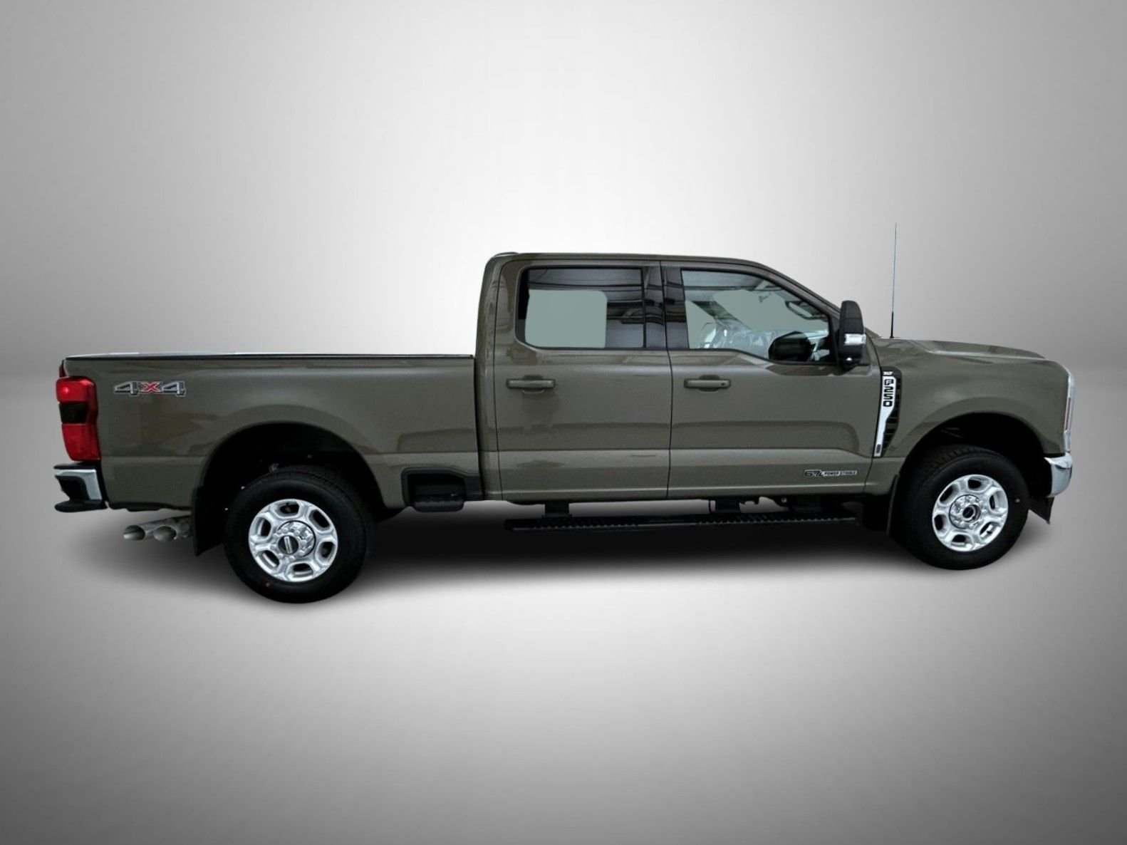New 2026 Marsh Gray Ford XLT image 4