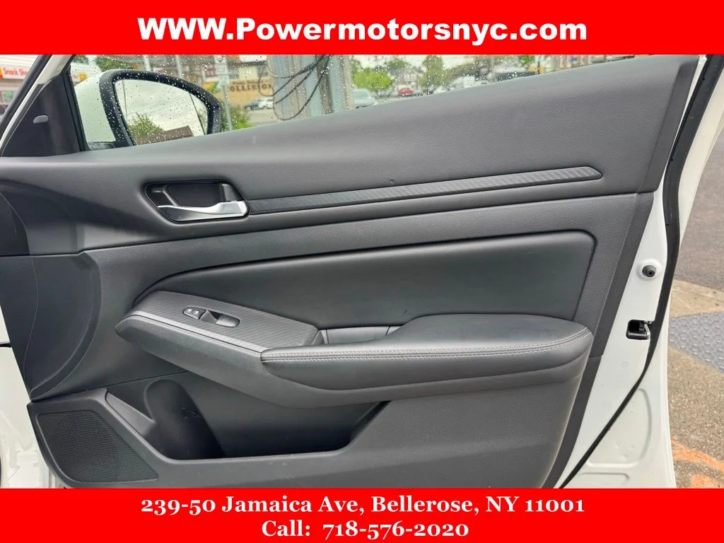 Used 2024 White Nissan 2.5 SV image 21