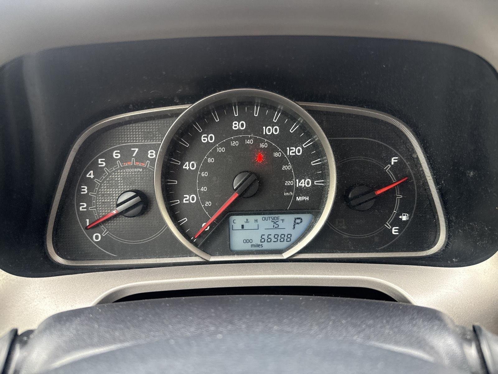 Used 2014 Classic Silver Metallic Toyota XLE image 11