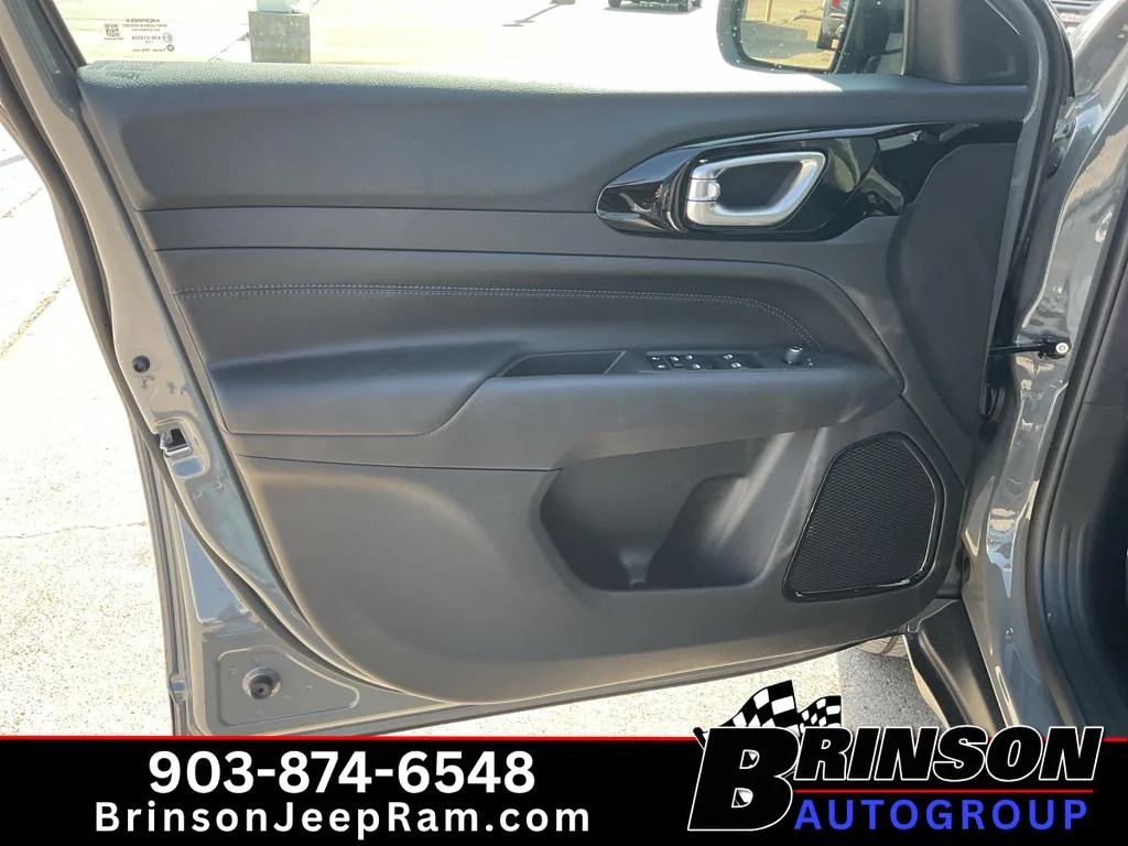 New 2026 Sting-Gray Clearcoat Jeep Latitude Altitude image 10