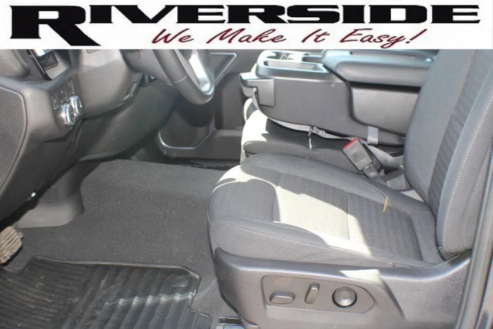 Certified Used 2023 Titanium Rush Metallic GMC Elevation image 15