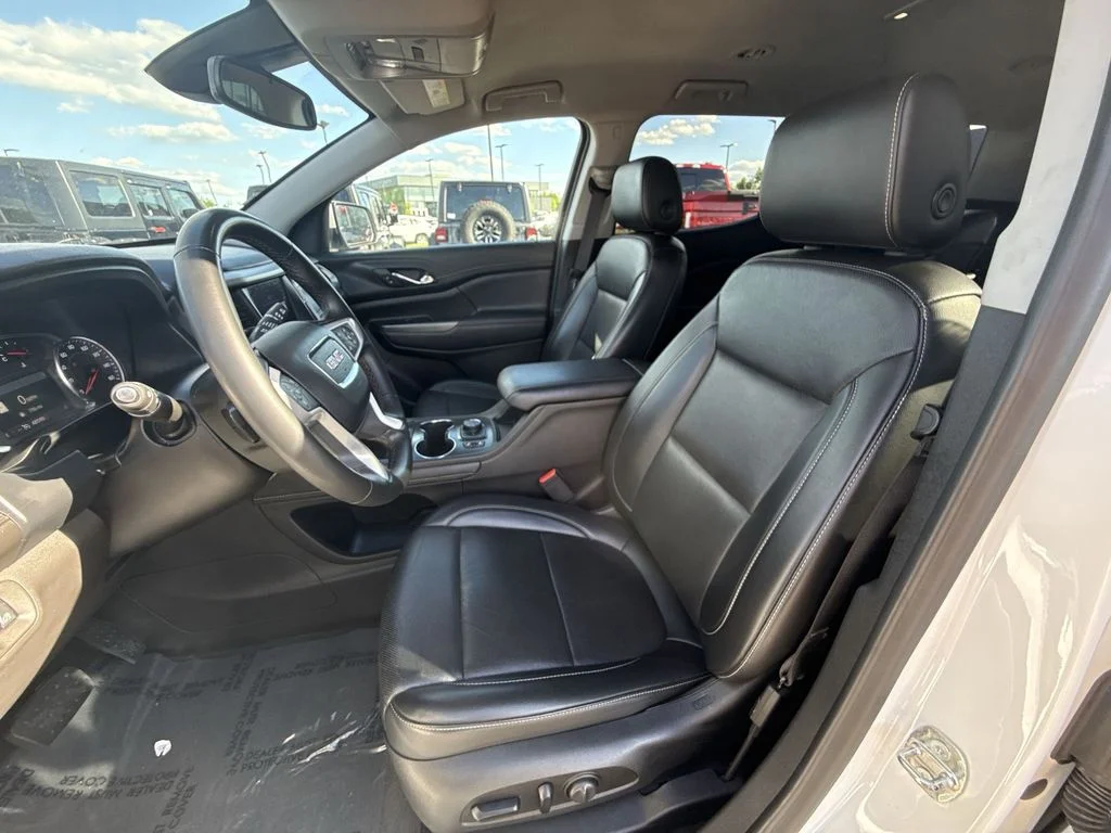 Used 2023 White GMC SLT image 11