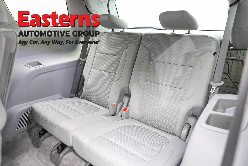 Used 2022 Black GMC SLE image 27