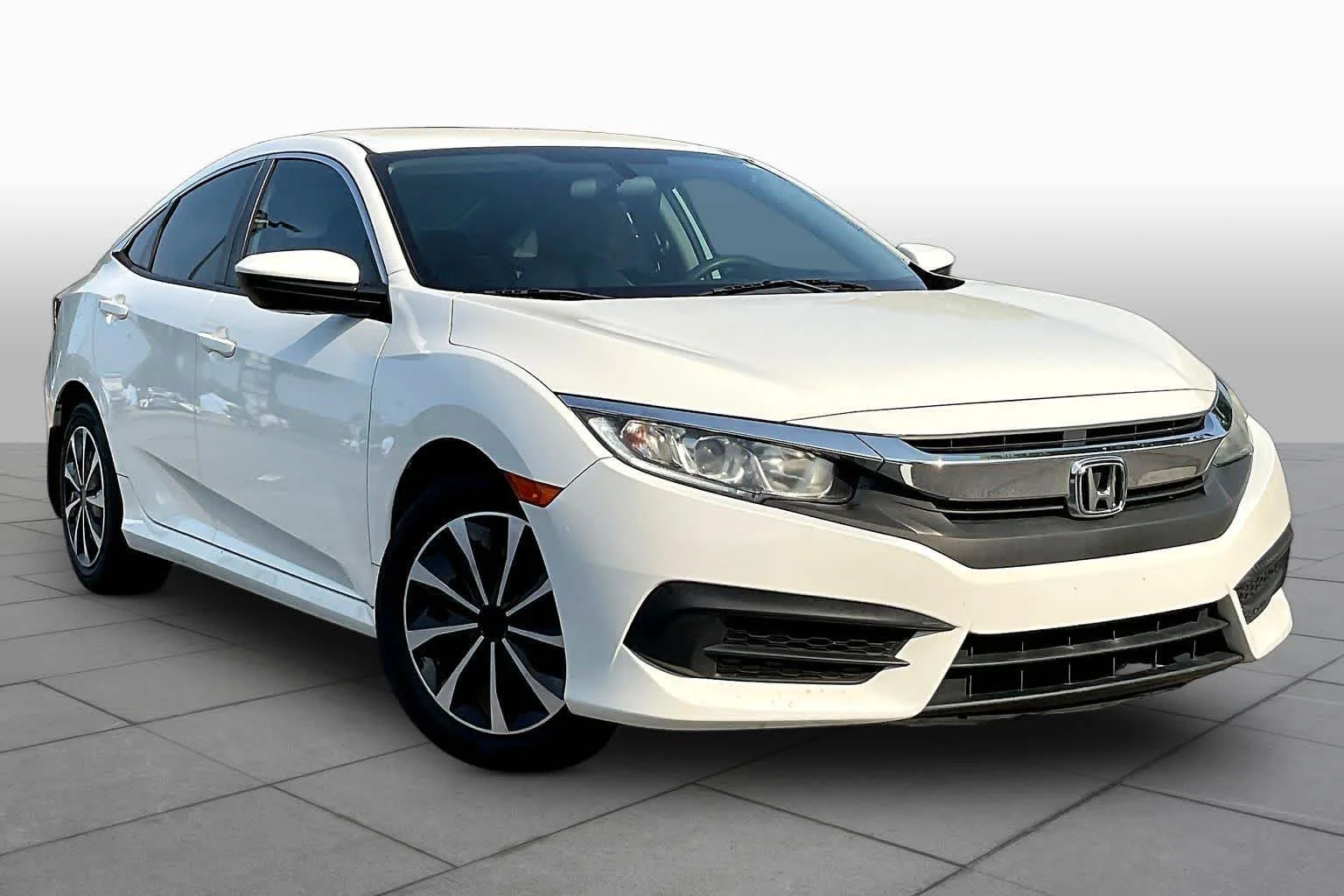 Used 2017 Taffeta White Honda LX image 3