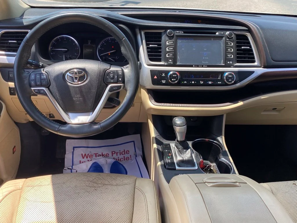 Used 2016 White Toyota Limited Platinum V6 image 10