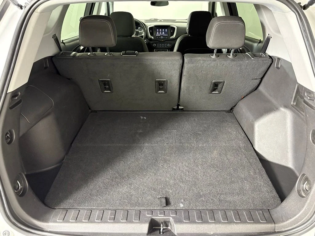 Used 2024 White GMC SLE image 36