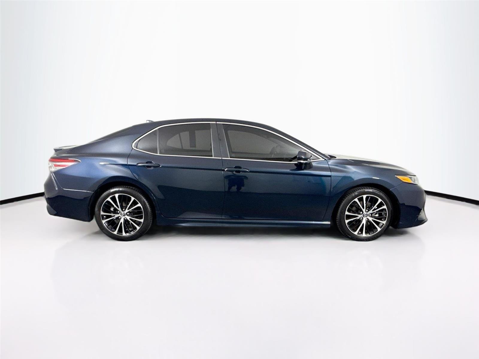 Used 2018 Galactic Aqua Mica Toyota SE image 9