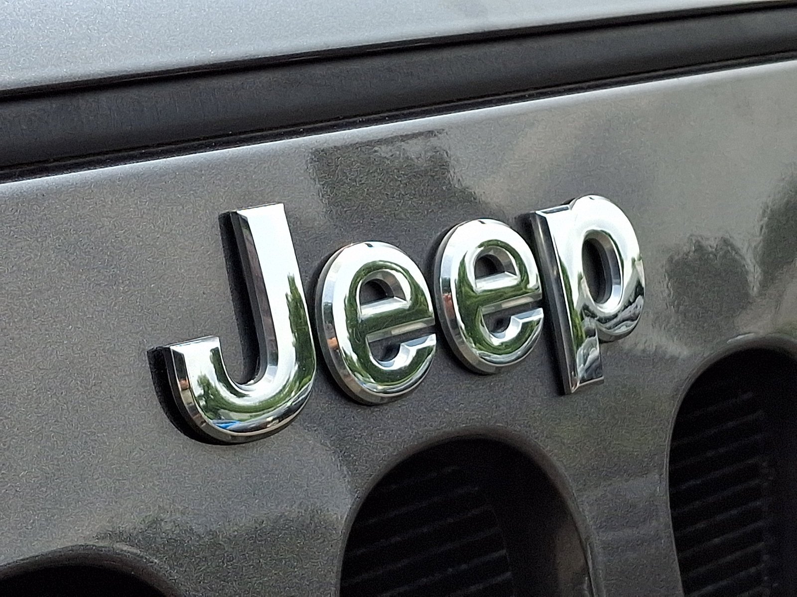 Used 2016 Granite Crystal Metallic Clearcoat Jeep Sport image 28