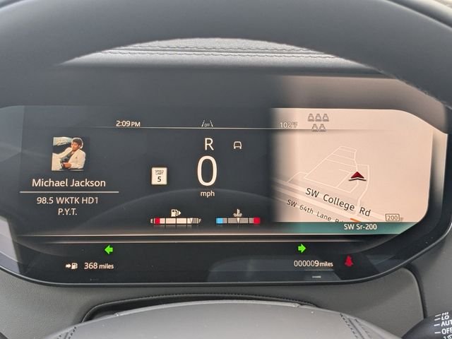 New 2026 Fuji White Land Rover SE image 32