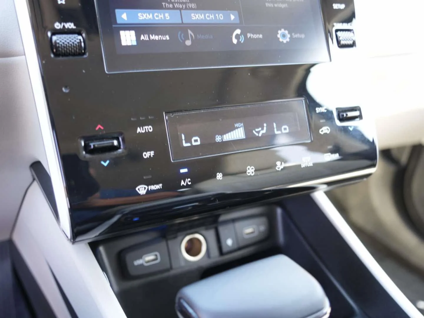 Used 2022 Amazon Gray Hyundai SEL AWD image 21