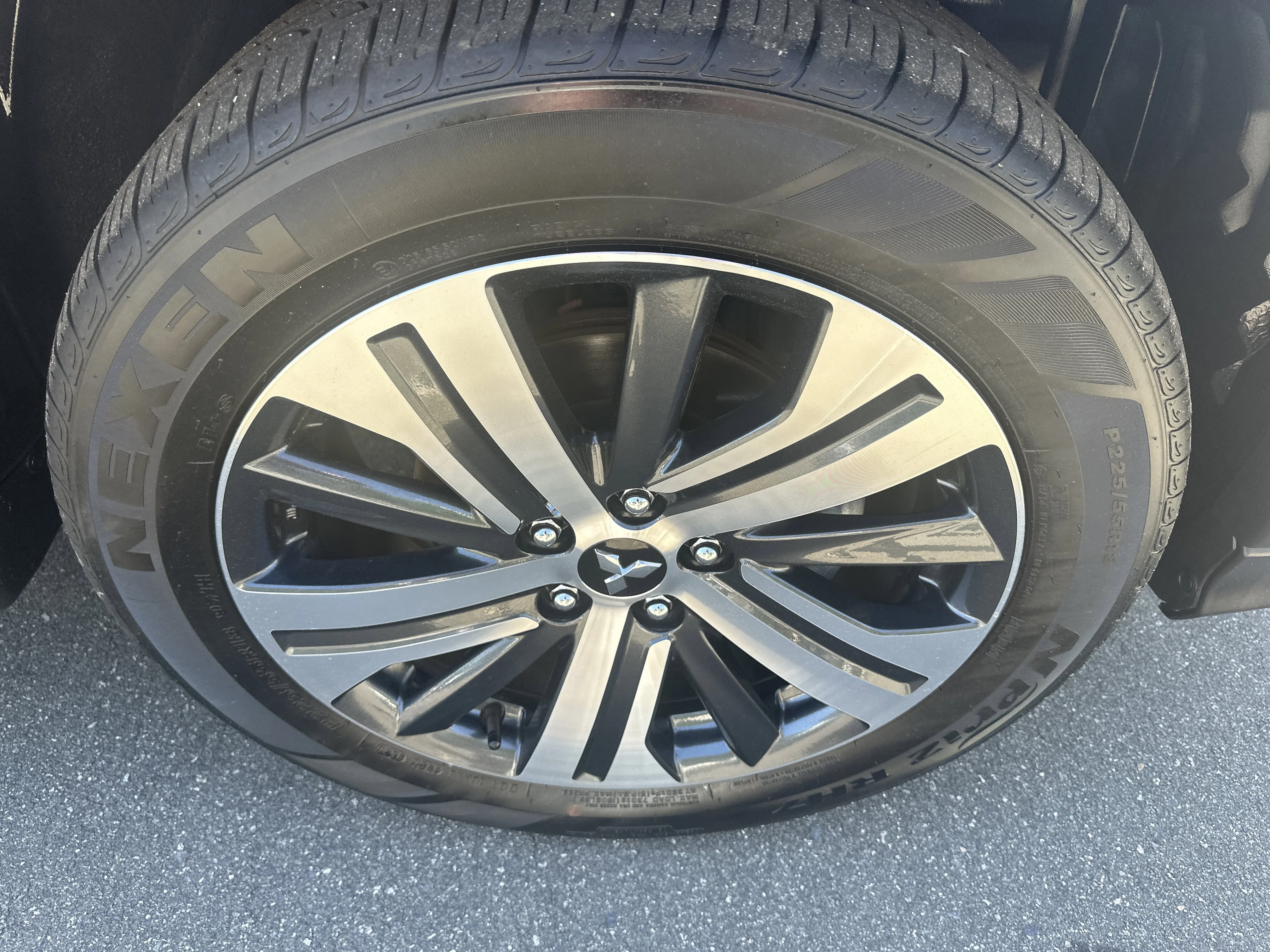 Used 2025  Mitsubishi ES image 29