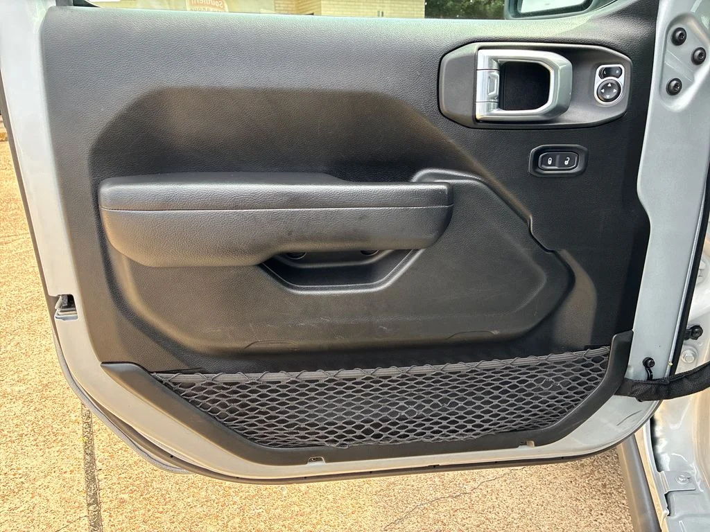 Used 2024 Silver Jeep Rubicon image 11