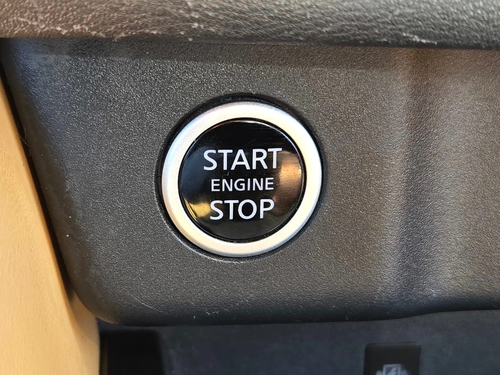 Used 2021 Pearl White Tricoat Nissan Platinum image 27