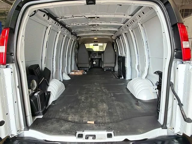 2025 Chevrolet Express Cargo Work Van - Photo 25