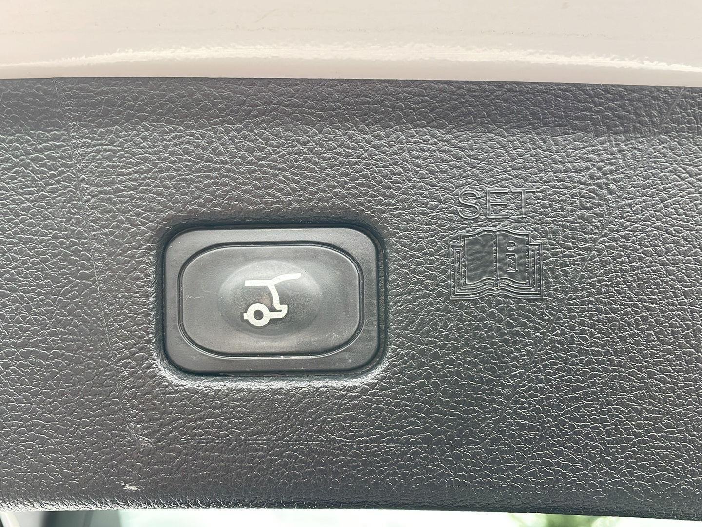 Used 2024 Oxford White Ford SEL image 31
