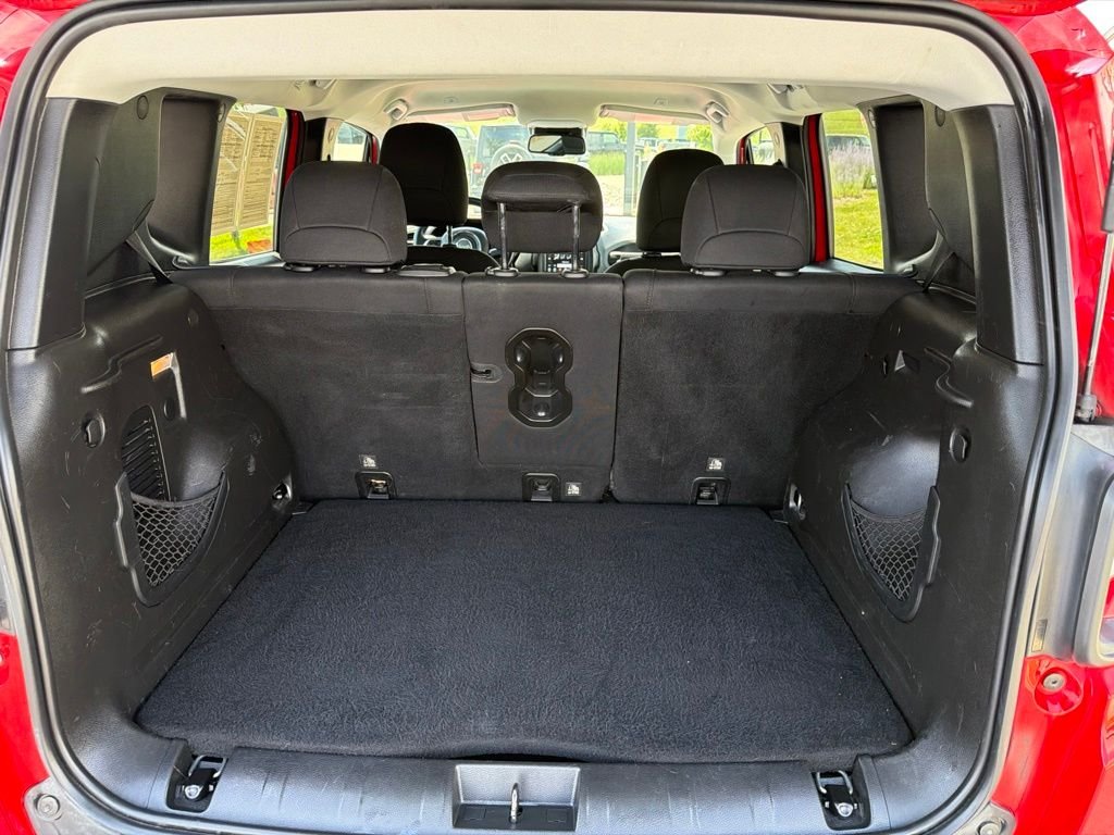 Used 2020 Red Jeep Latitude image 15
