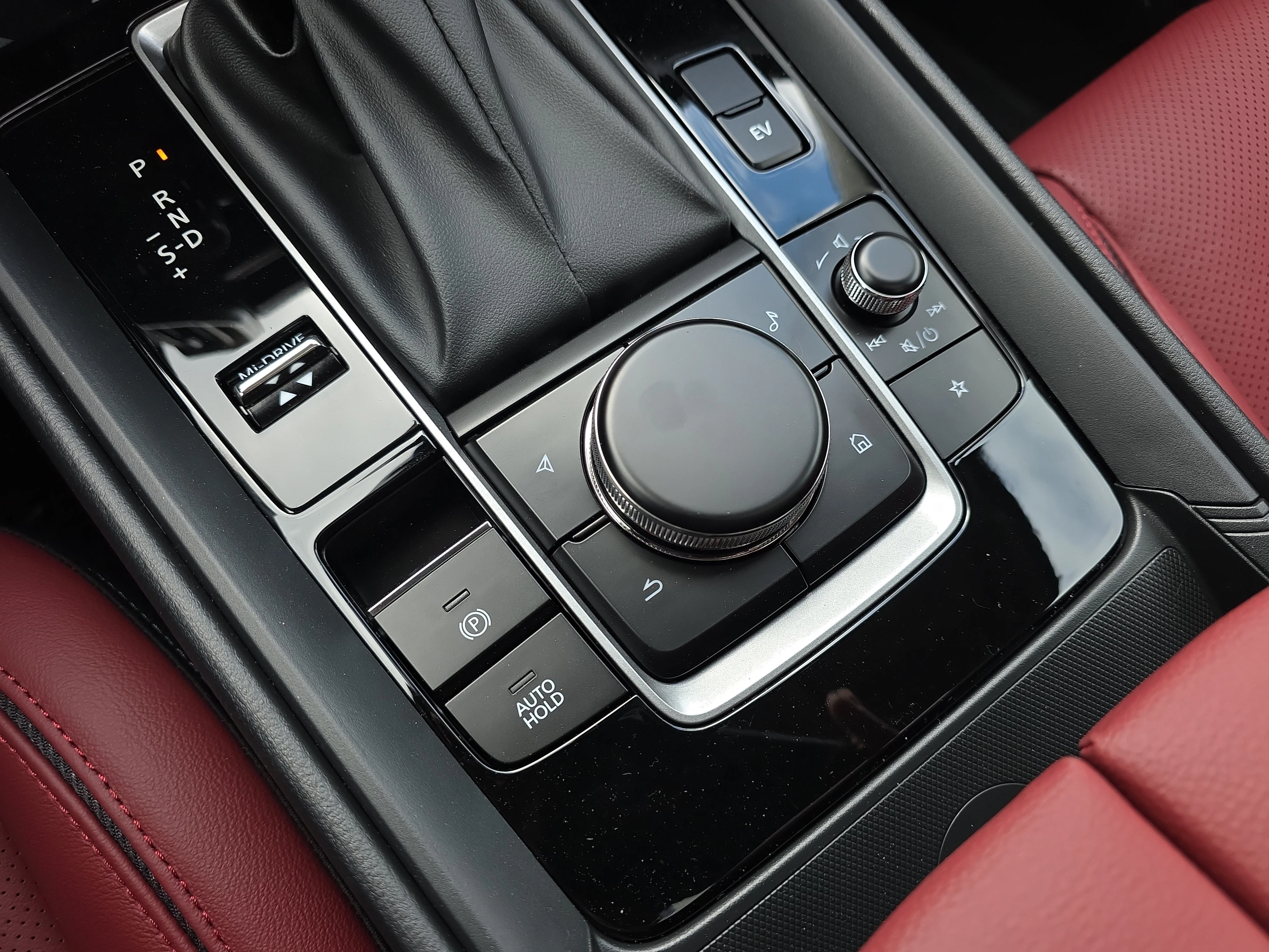 New 2026 Wind Chill Pearl Mazda Premium image 28