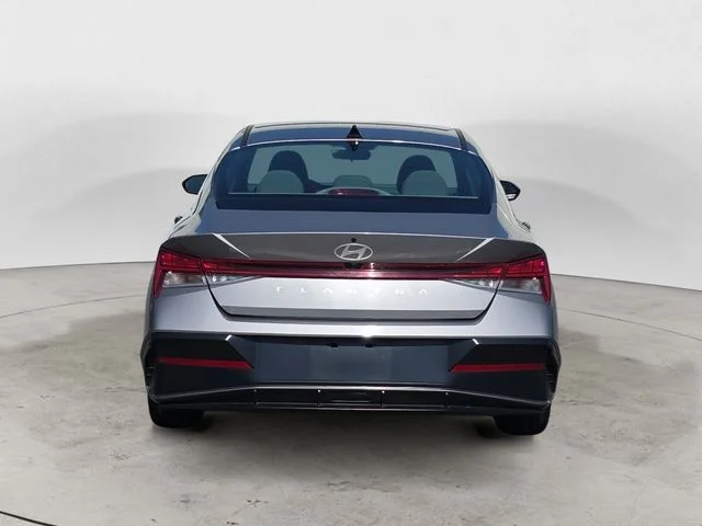 Used 2025  Hyundai SEL Convenience image 4