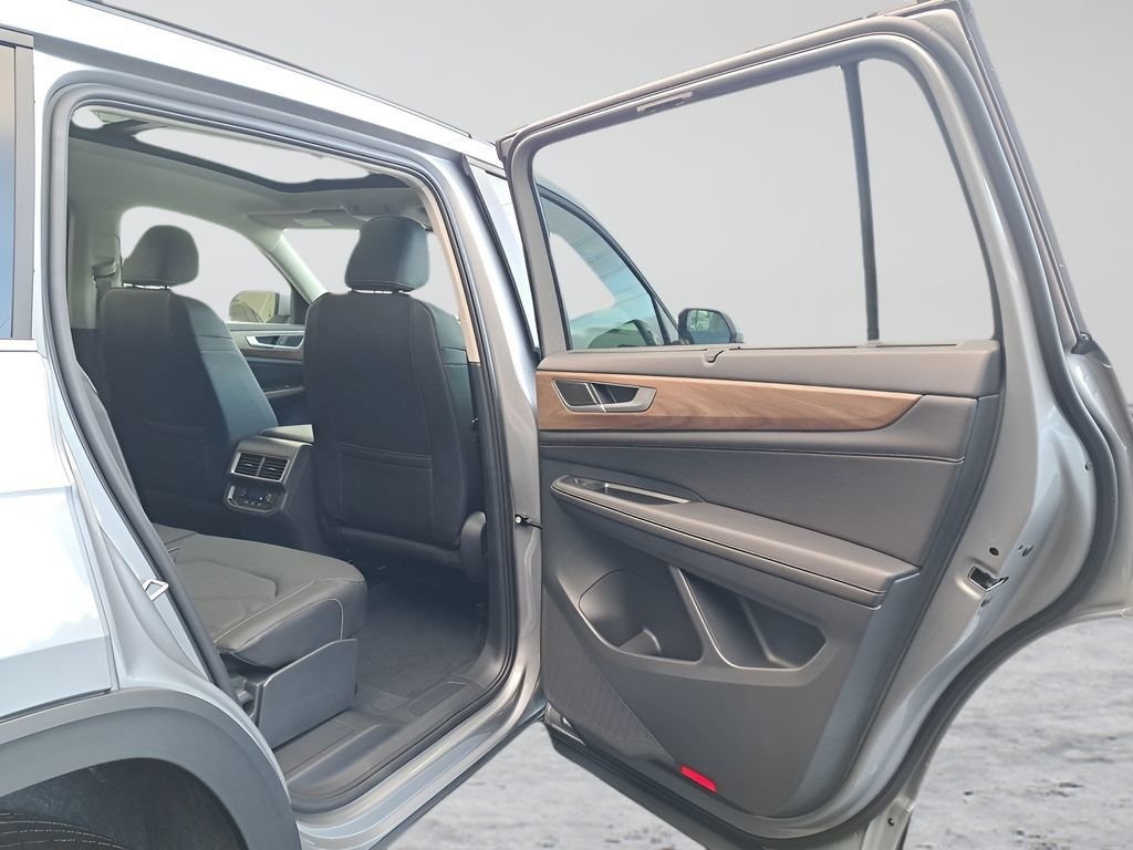 New 2026 Silver Volkswagen 2.0T SE w/Technology image 28