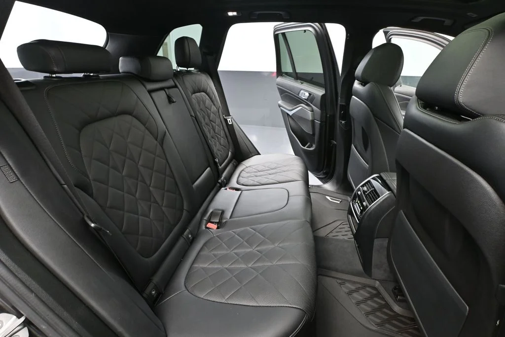 Used 2023 Gray BMW xDrive40i image 46