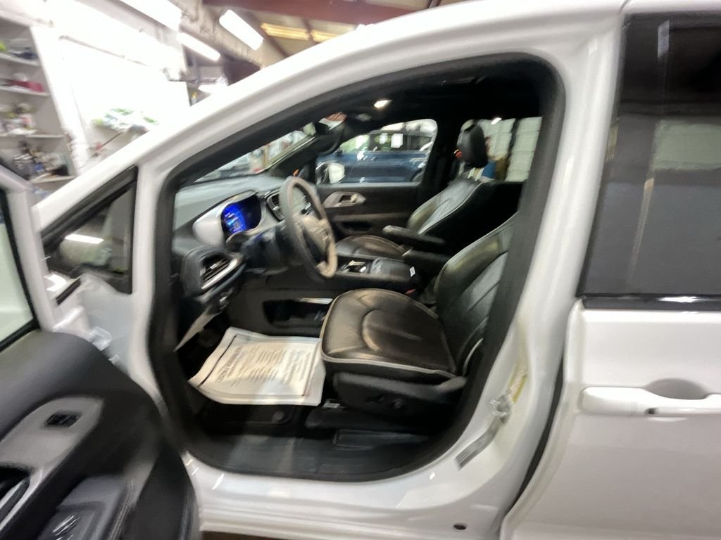 2025 Chrysler Pacifica Limited - Photo 11